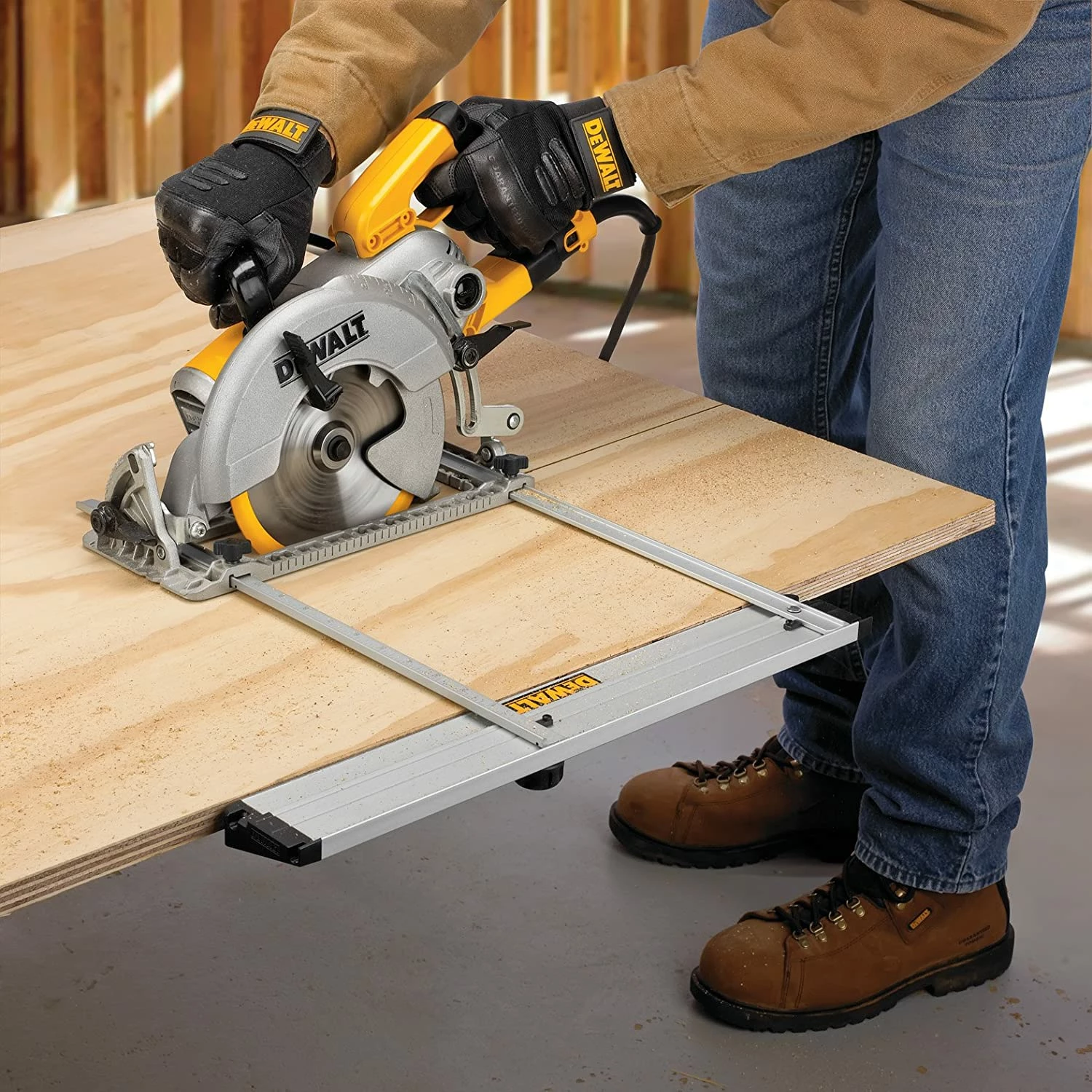 DEWALT DWS5100 12-Inch Dual-Port Folding Rip Guide 2 DEWALT DWS5100 12-Inch Dual-Port Folding Rip Guide - Image 2