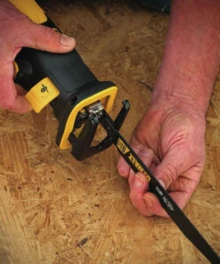 DeWalt DCS367D1 20V MAX XR Brushless Compact Reciprocating Saw Kit (2.0 Ah) 8 DeWalt DCS367D1 20V MAX XR Brushless Compact Reciprocating Saw Kit (2.0 Ah) -DeWalt Outlet Store dewndcs367d1 c