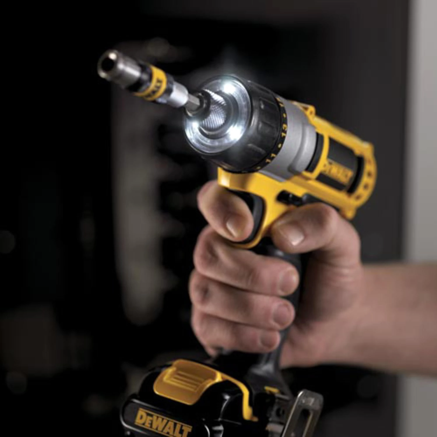 DeWalt D12V MAX Cordless Screwdriver Kit 3 DeWalt D12V MAX Cordless Screwdriver Kit - Image 3