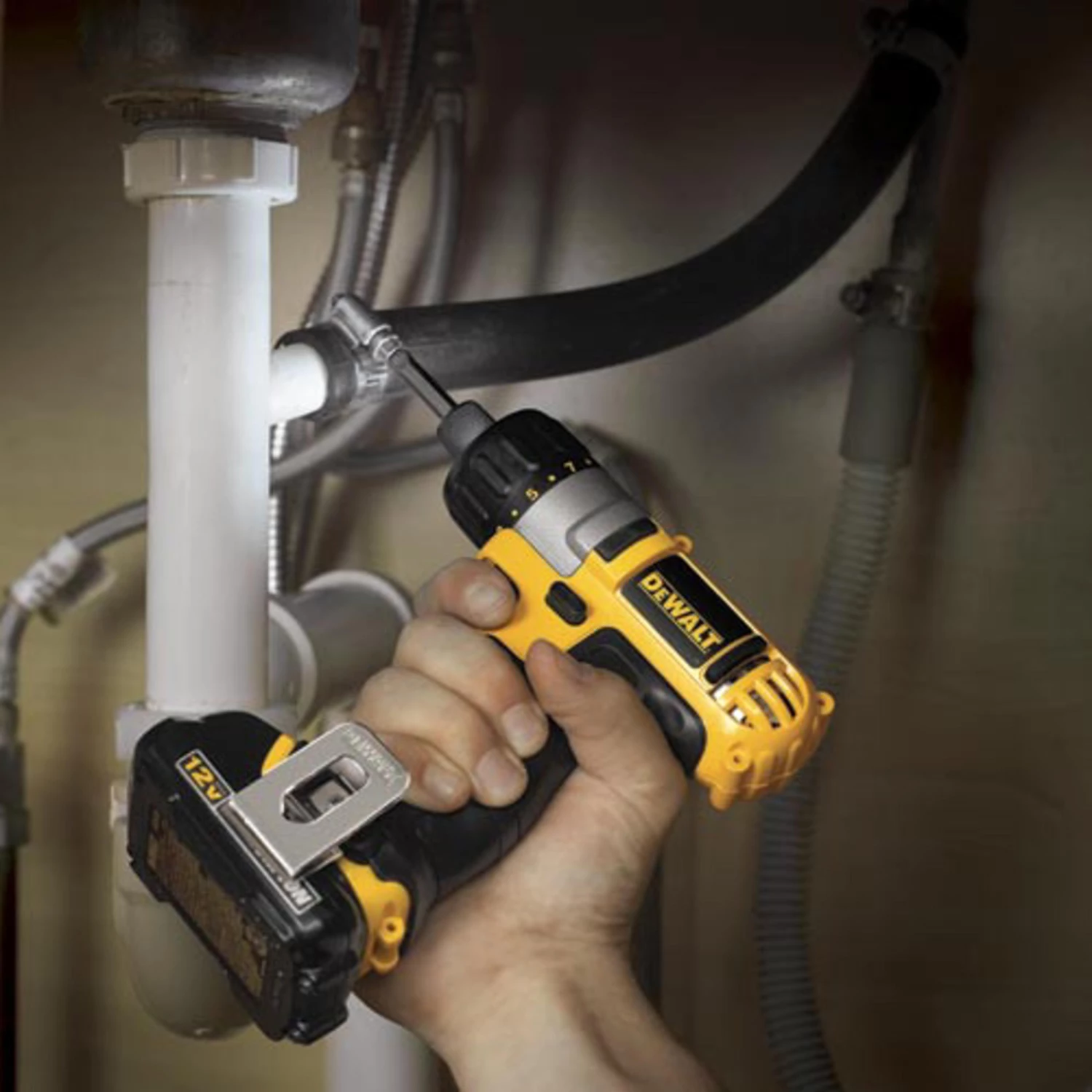DeWalt D12V MAX Cordless Screwdriver Kit 4 DeWalt D12V MAX Cordless Screwdriver Kit - Image 4